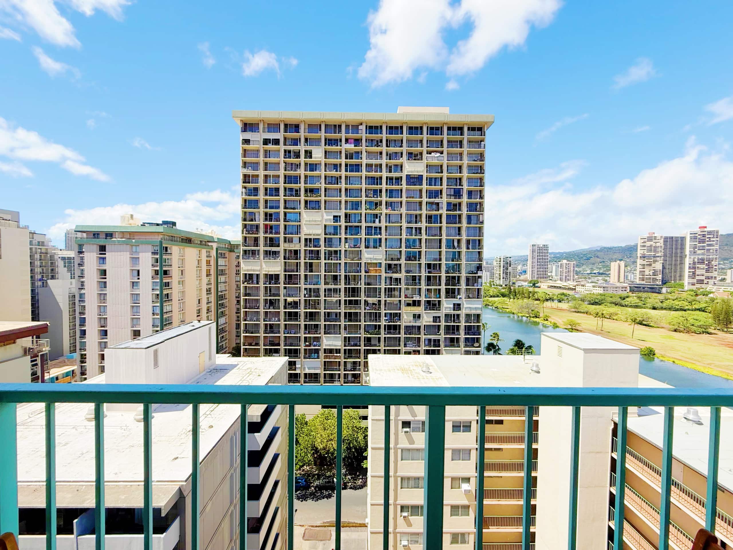Chic & Cozy-Central Waikiki-King Studio-Renovated! - Image 32