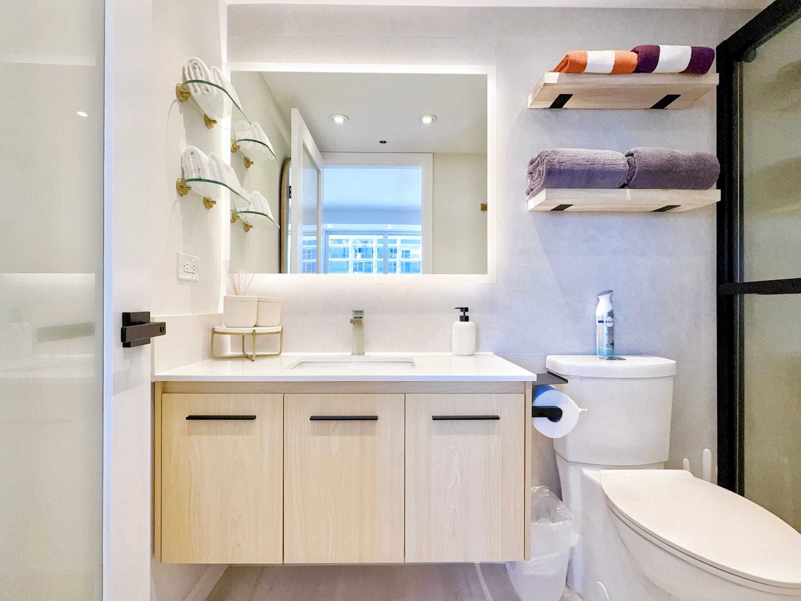 Chic & Cozy-Central Waikiki-King Studio-Renovated! - Image 25