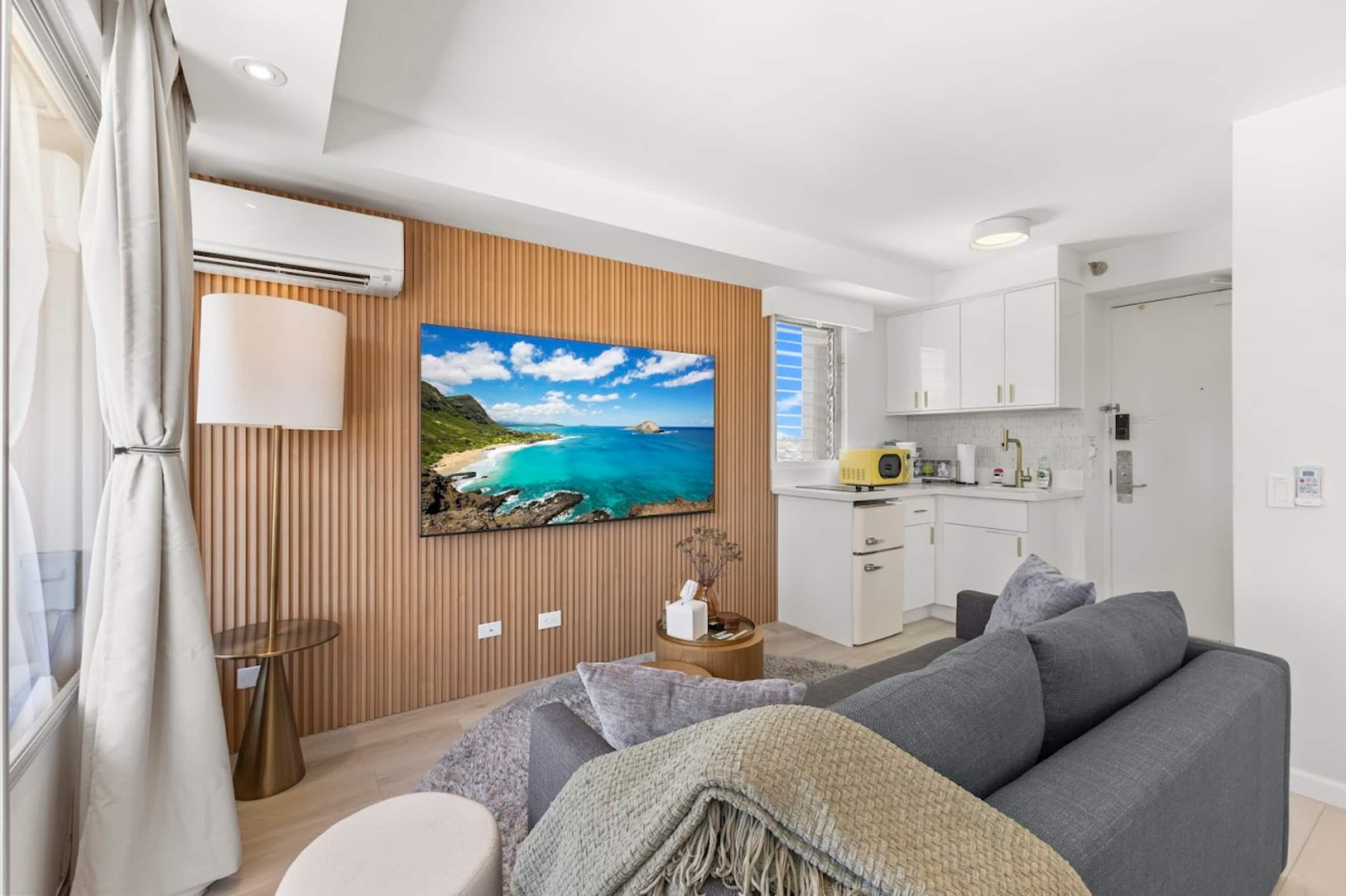 Chic & Cozy-Central Waikiki-King Studio-Renovated! - Image 10