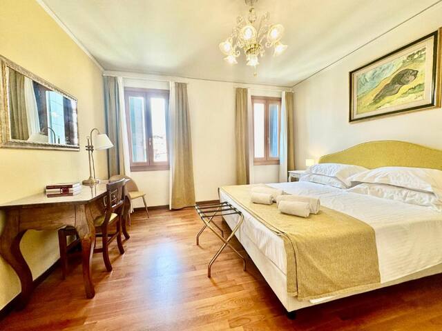 Santo Stefano Palace Suite 3 gallery image 2