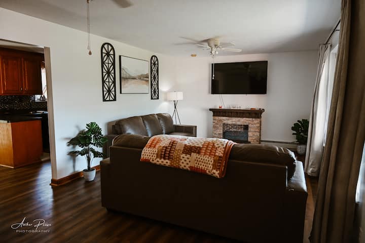 Hot Tub & King Bed In Beckley! - Beckley, WV