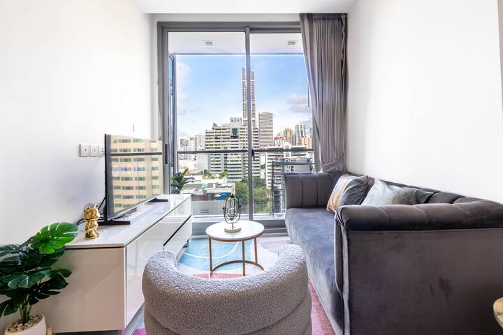 SuperHost Posh 2BR Sukhumvit 11 BTS Nana 5 Min T21 gallery image 3