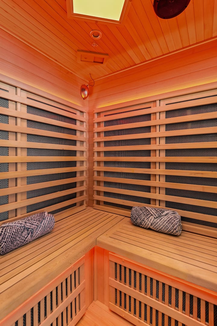 HILL HOUSE | Walk to Gulch! Sauna, Hot Tub, Gym! - Houses for Rent