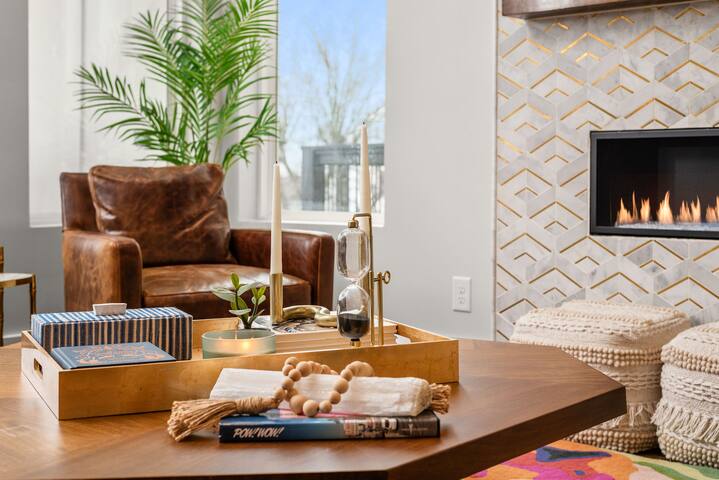 HILL HOUSE | Walk to Gulch! Sauna, Hot Tub, Gym! gallery image 3