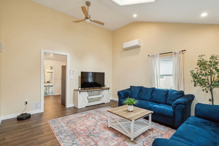 Family Cottage By The Bay - Falmouth, MA