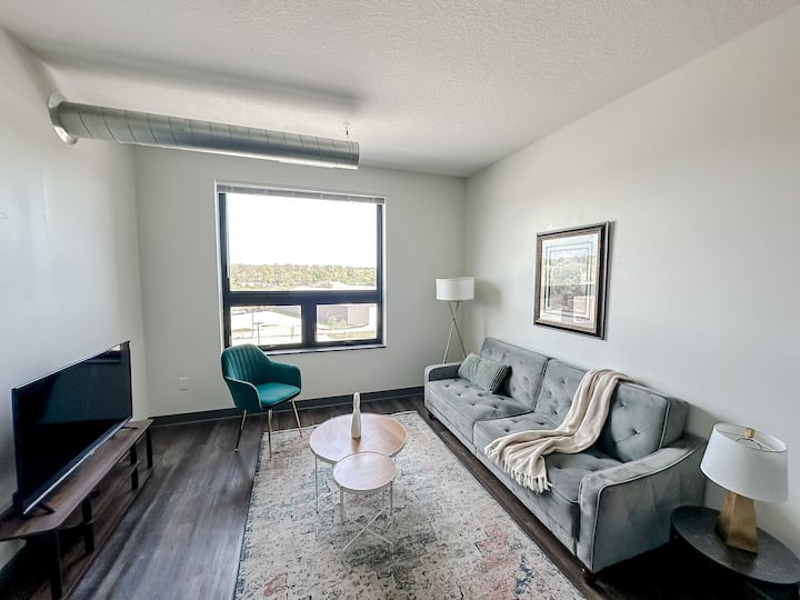 Sleepover | Marvelous 1bd/1ba - Des Moines - West Des Moines, IA