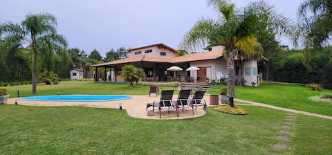 Chácara w/ pool for larger groups of people