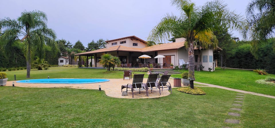 Top-earning Airbnb listing in São José dos Pinhais, 9 bedrooms