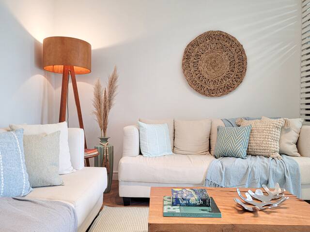 Tiffanys Ipanema: Luxurious 2BR, Sea Views & Pool gallery image 3