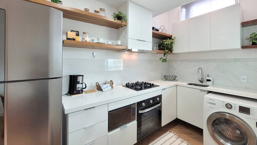 Tiffanys Ipanema: Luxurious 2BR, Sea Views & Pool gallery image 5