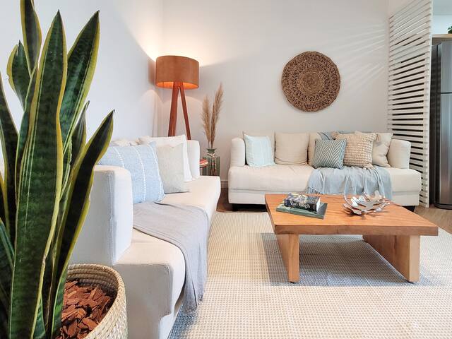 Tiffanys Ipanema: Luxurious 2BR, Sea Views & Pool gallery image 2