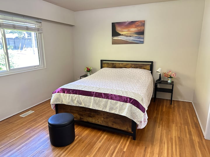 2 Bedroom Upper Floor Suite Near Sfu & Skytrain - New Westminster