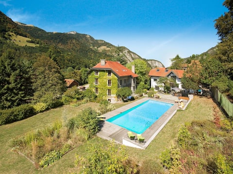 Manoir De Leschaux
