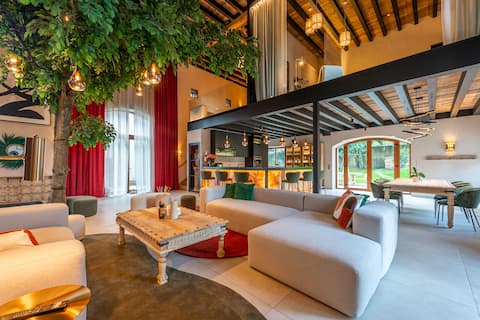 Woodloft, a unique place with an indoor pool!