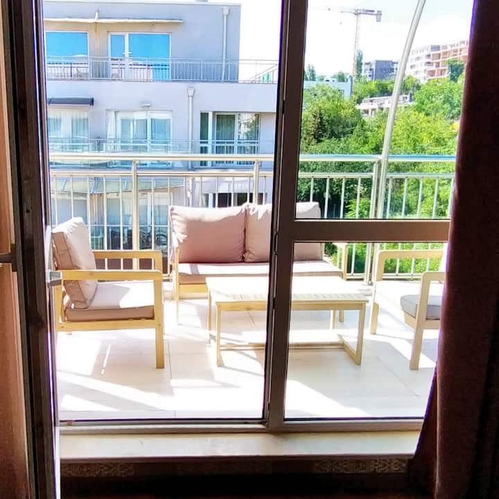 Peaceful Three-bedroom In Briz, Varna - Varna