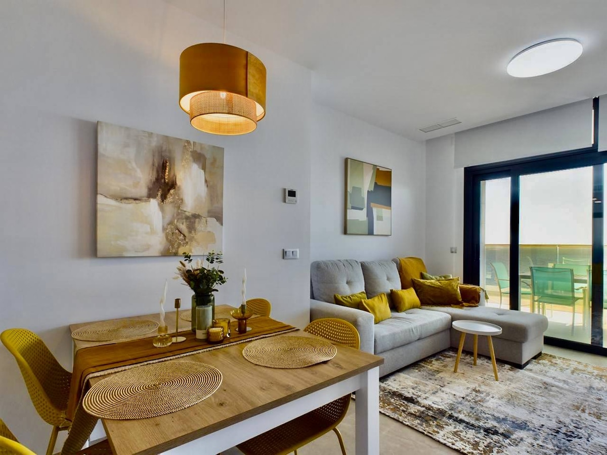 Successful Airbnb property: Sunset Cliffs Banana in Benidorm