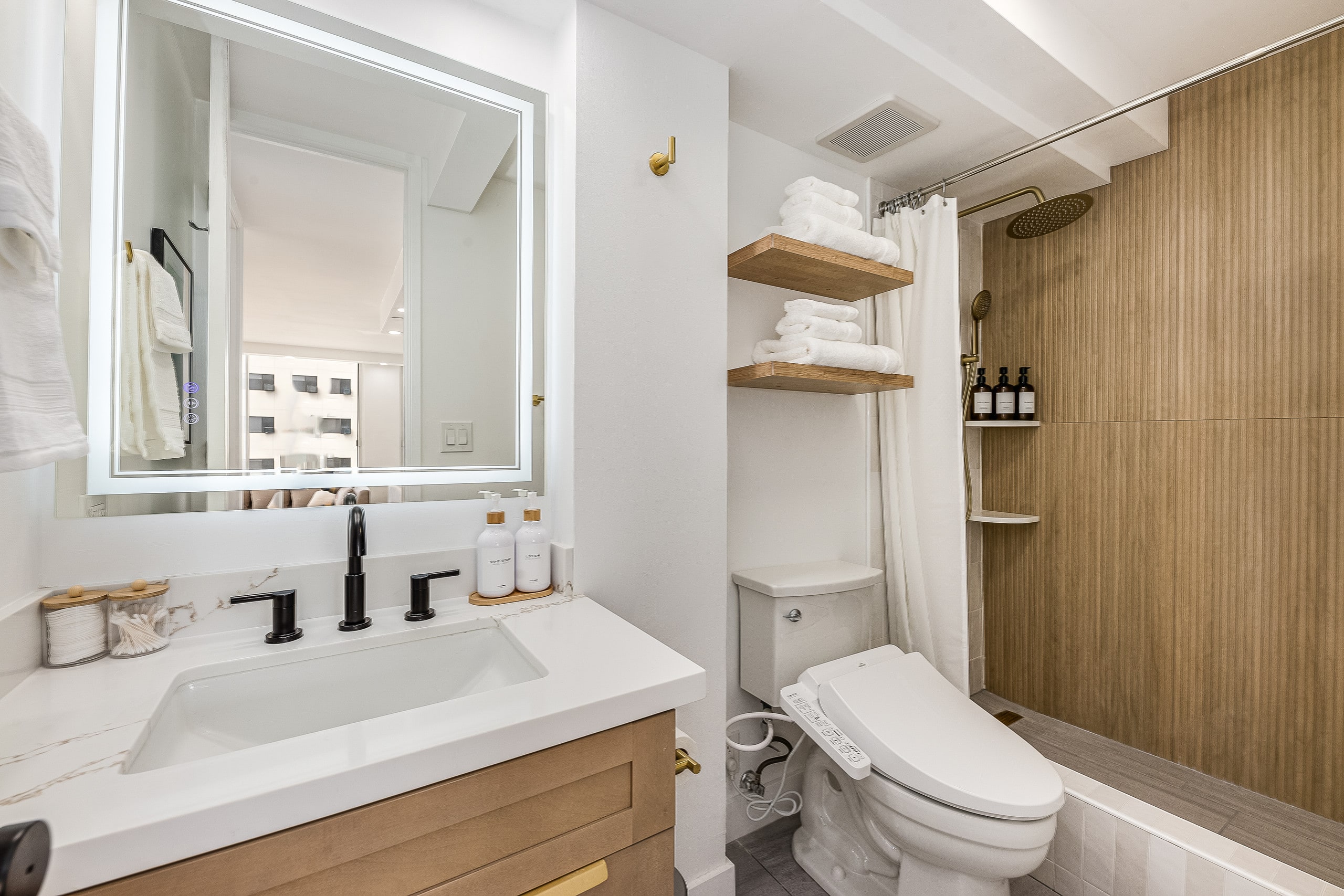 New Remodel 1 BR Modern Condo 5 Min Walk to Beach - Image 35