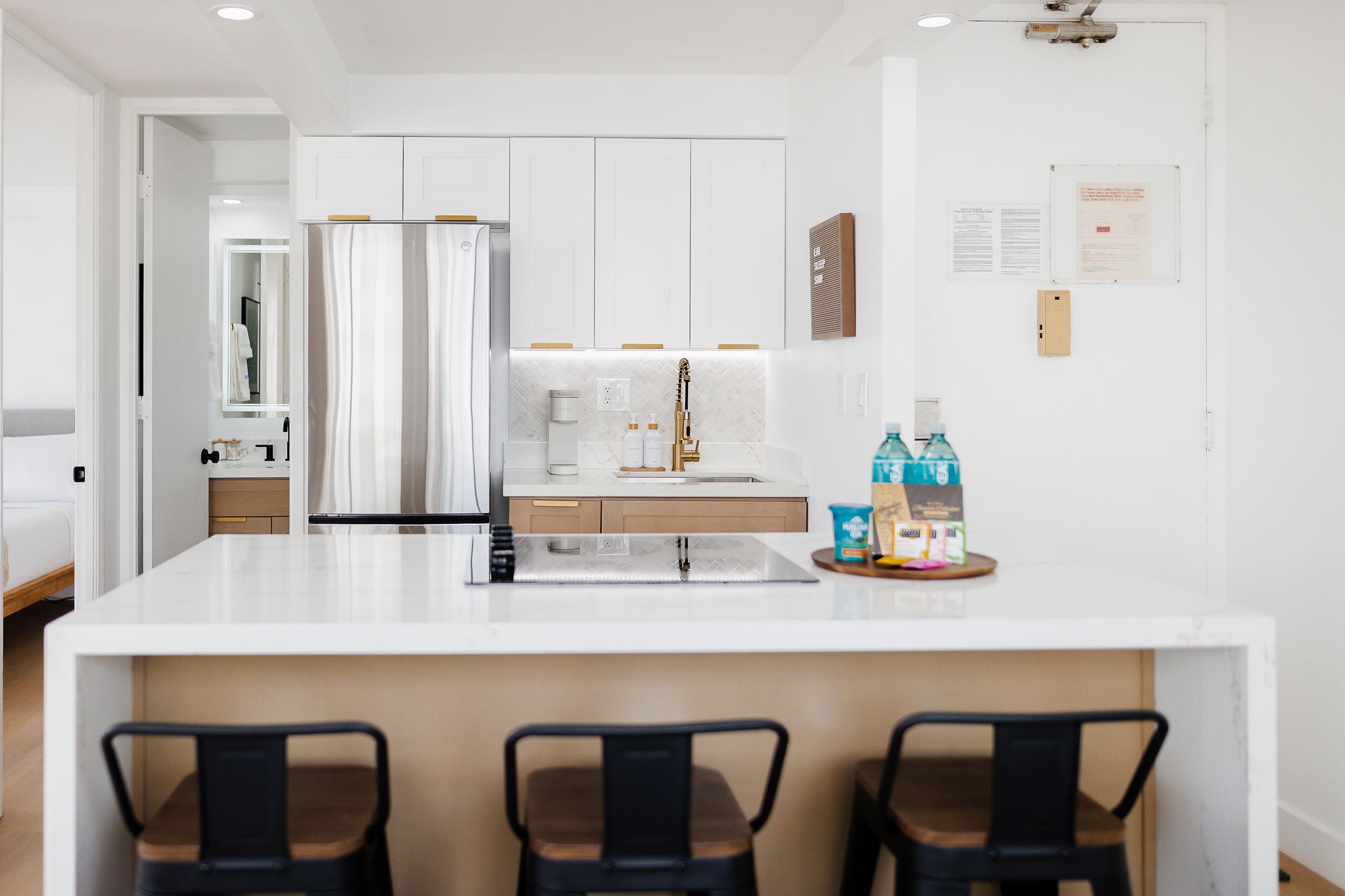 New Remodel 1 BR Modern Condo 5 Min Walk to Beach - Image 24