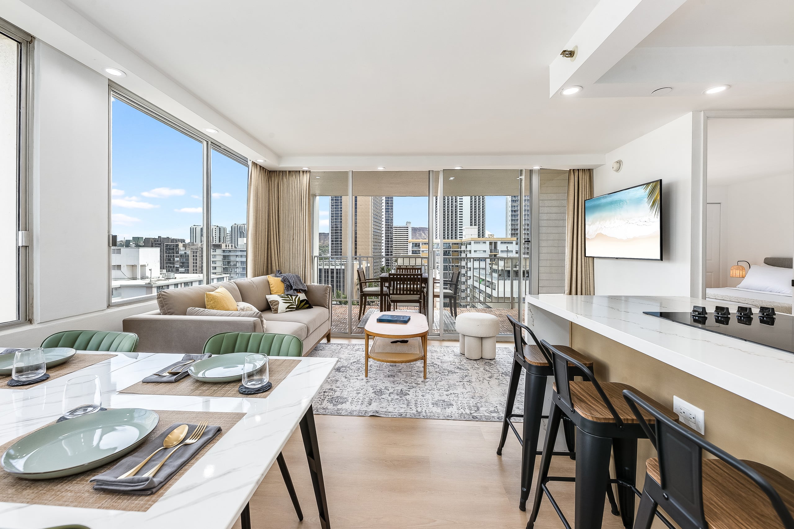 New Remodel 1 BR Modern Condo 5 Min Walk to Beach - Image 3