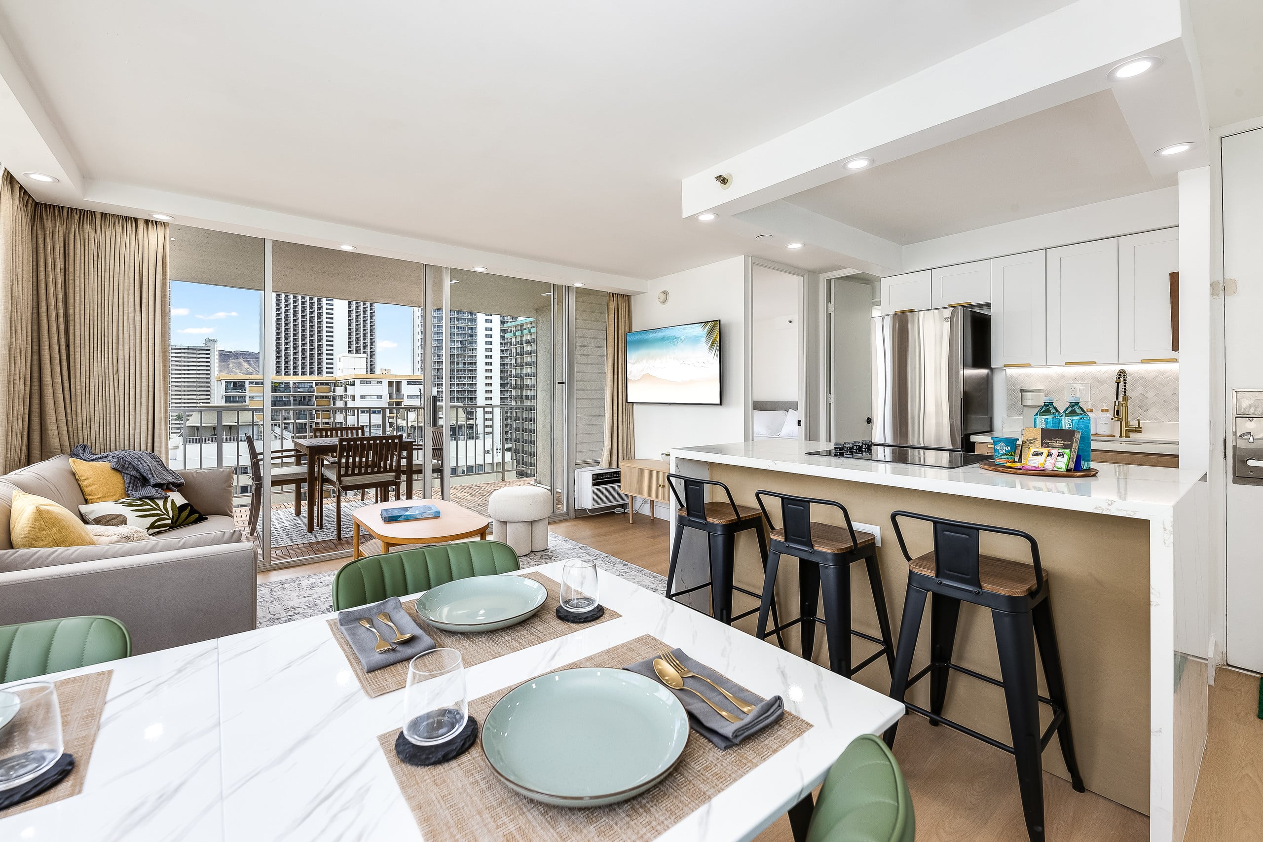 New Remodel 1 BR Modern Condo 5 Min Walk to Beach - Image 25