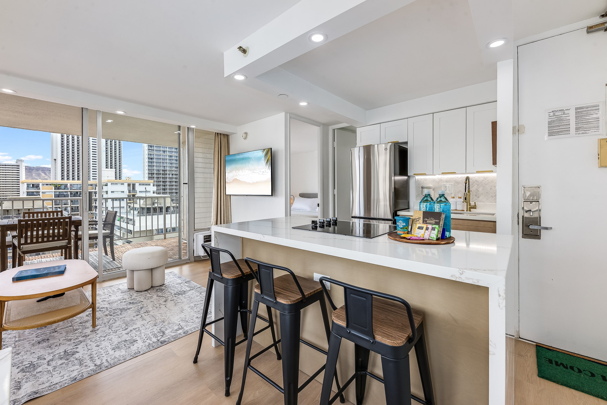New Remodel 1 BR Modern Condo 5 Min Walk to Beach - Image 7