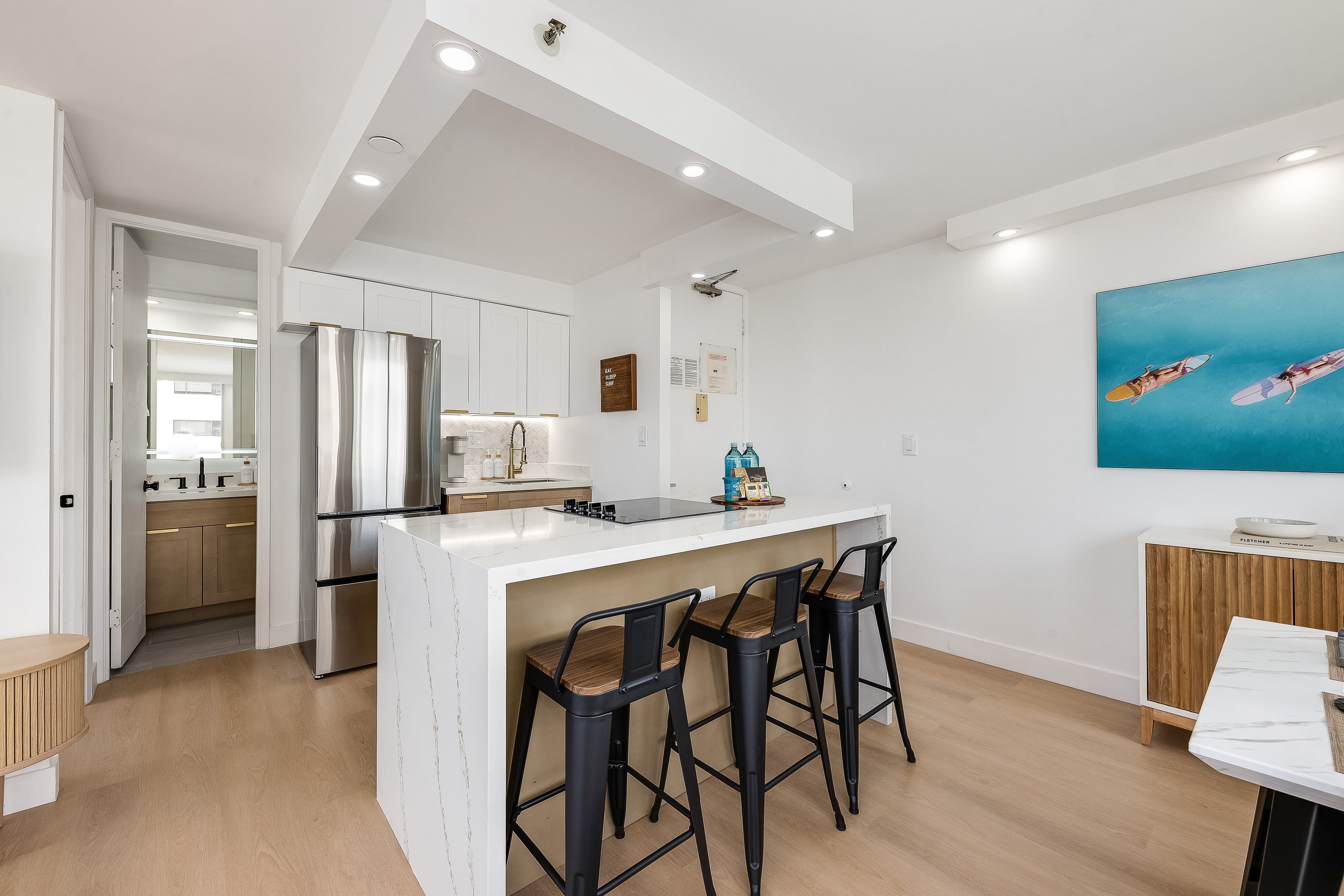 New Remodel 1 BR Modern Condo 5 Min Walk to Beach - Image 14