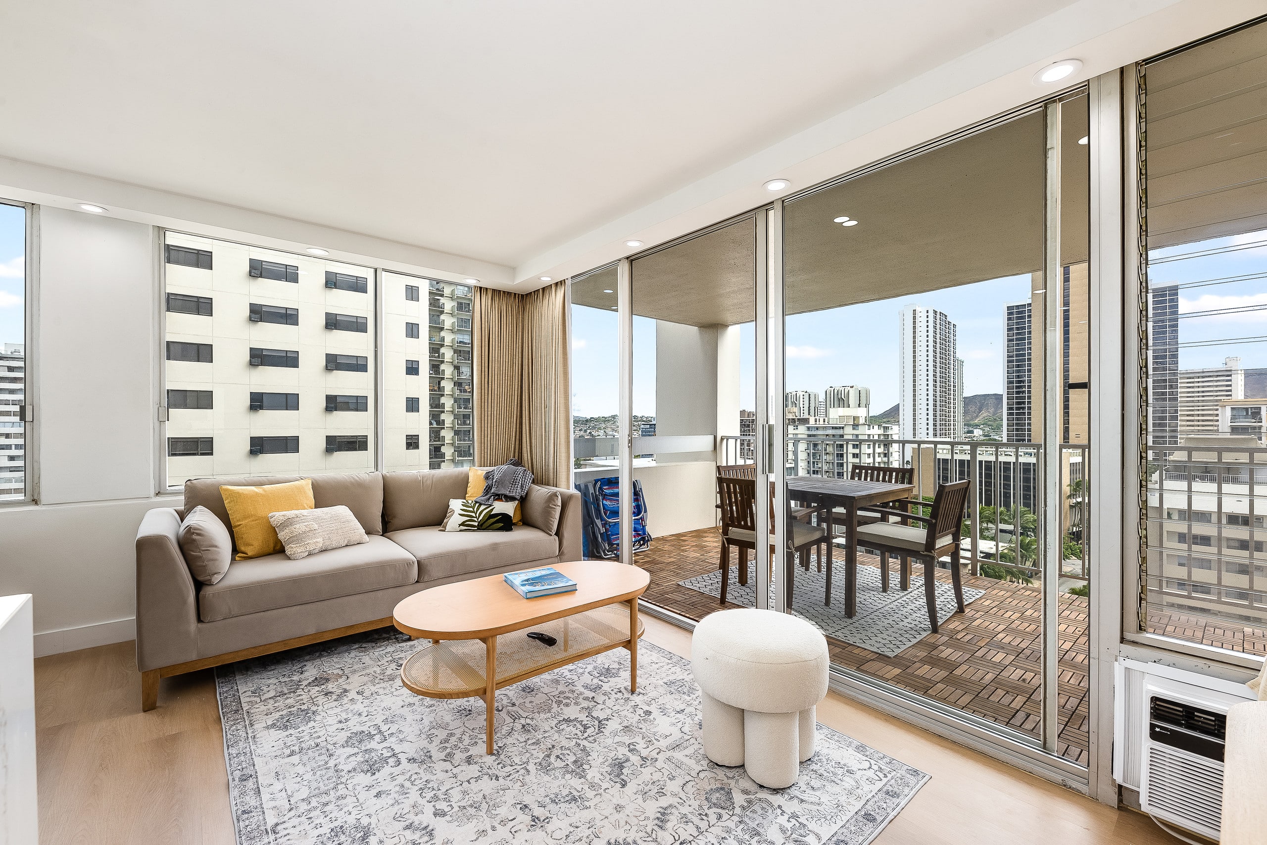 New Remodel 1 BR Modern Condo 5 Min Walk to Beach - Image 6