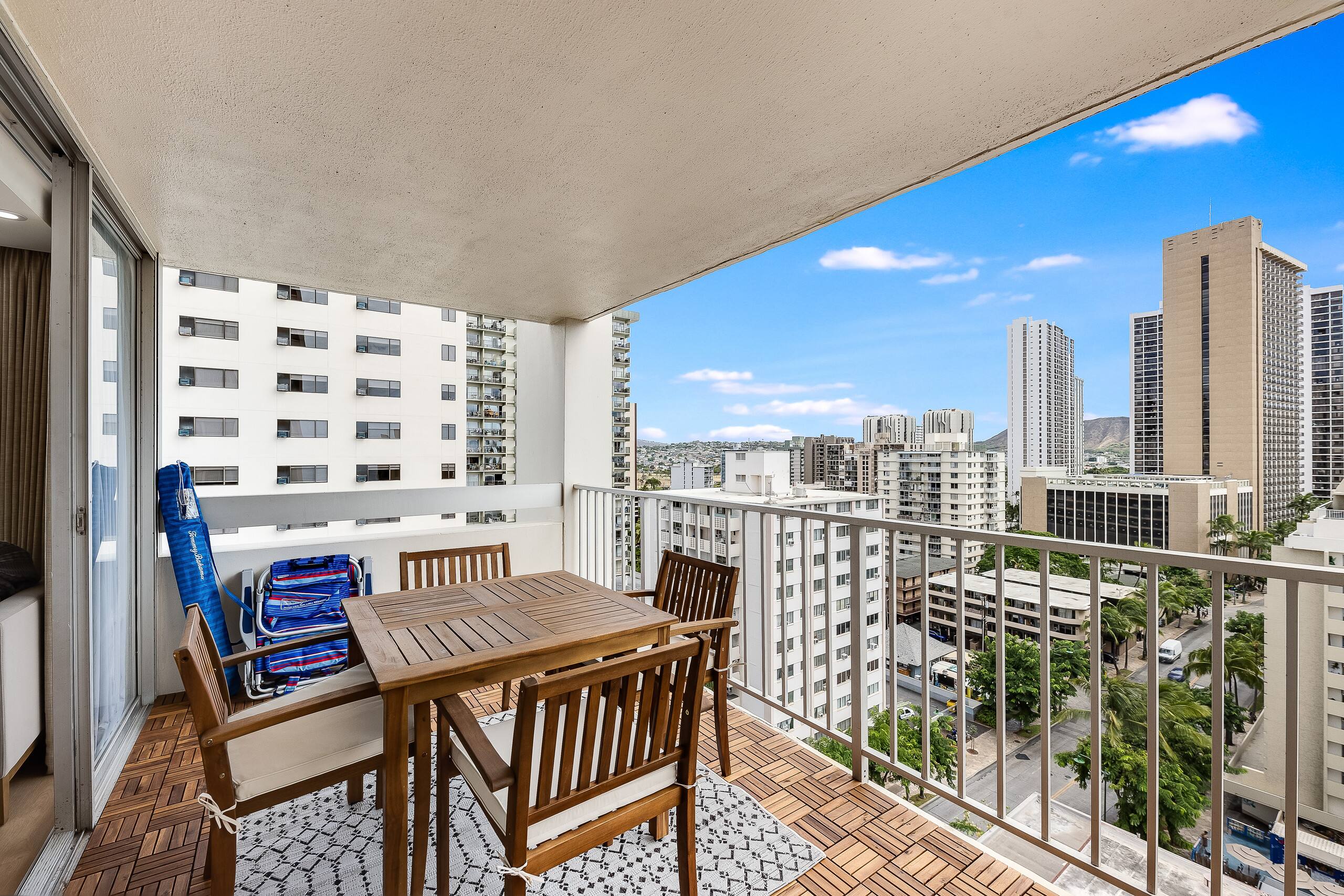 New Remodel 1 BR Modern Condo 5 Min Walk to Beach - Image 39