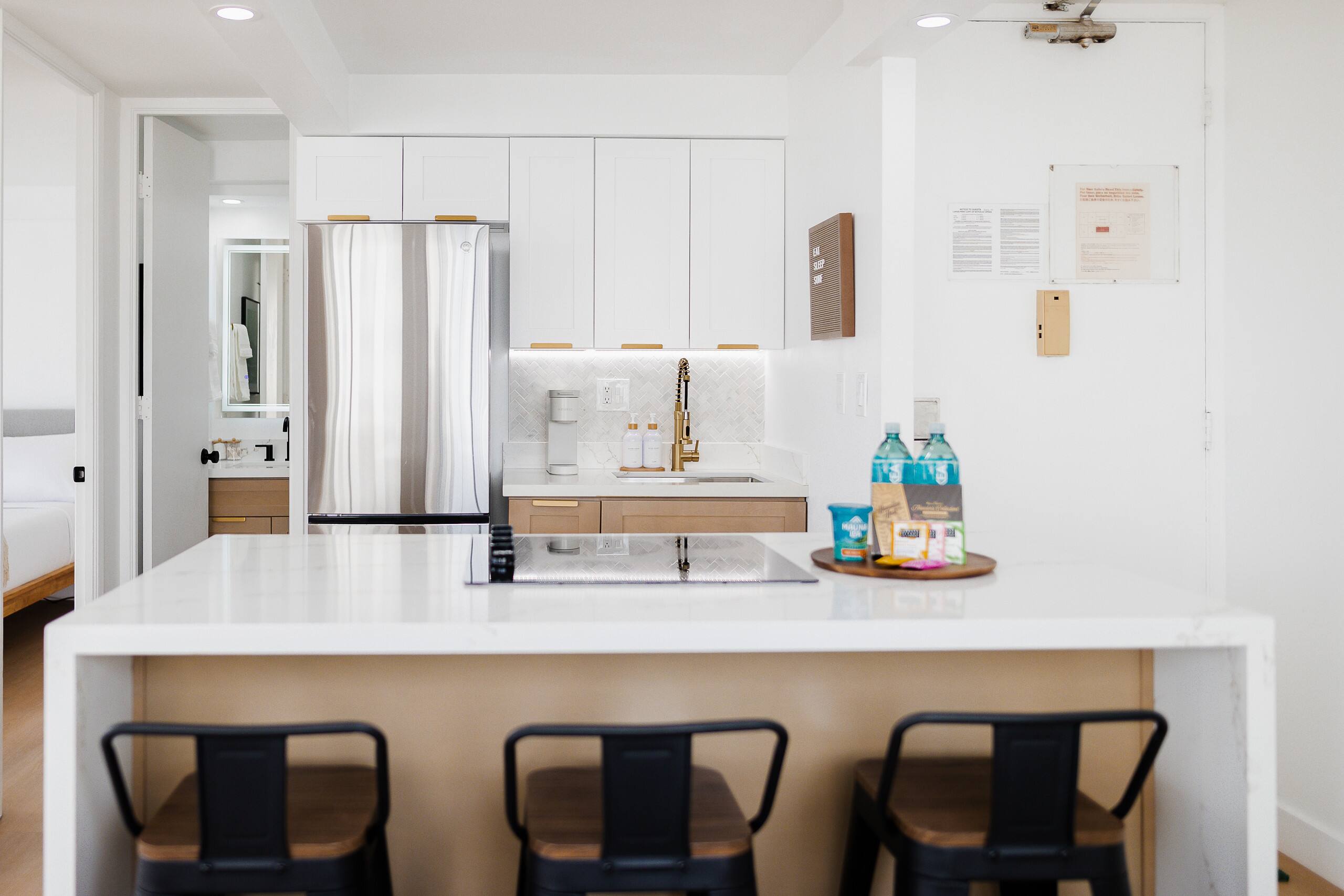 New Remodel 1 BR Modern Condo 5 Min Walk to Beach - Image 19