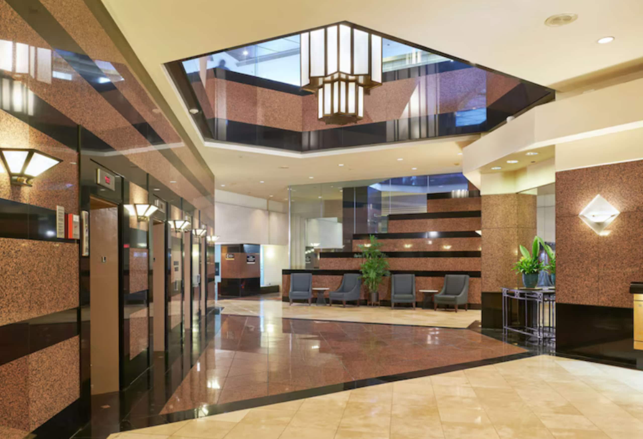 Honolulu Ocean View Abode w/ Parking, AC & Laundry - Image 30