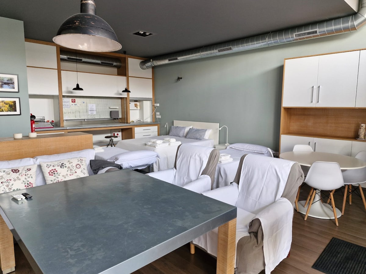 Popular Airbnb listing: Cozy loft in Sevilla