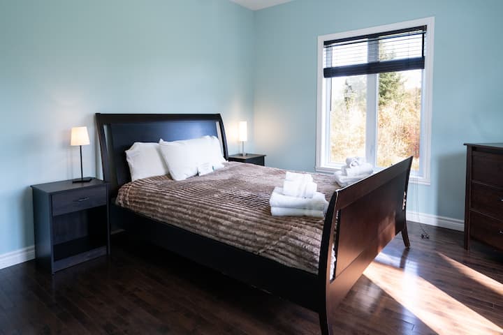 1 of 4 bedroom on the ground floor with queen size bed