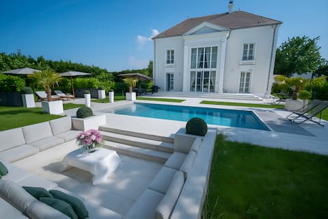 4 bedroom Large Villa Near Disneyland Paris