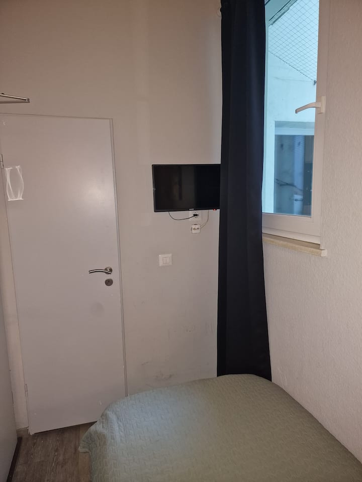 The Nook1  ( Mini + Bath) Room +Breakfast - Luxemburg (Stadt)