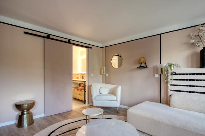 Suite Romantique Avec Parking, à 2 Min Du Casino - Enghien-les-Bains