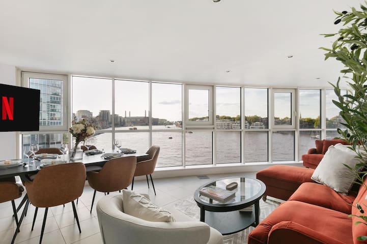 2 bed riverside flat with breath taking views