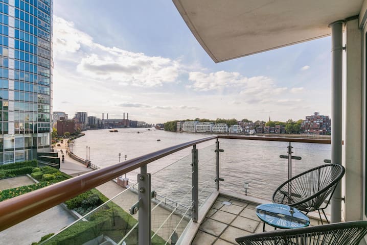 2 bed riverside flat with breath taking views gallery image 5