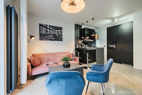 Popular Airbnb listing: Black by LookAp merger in łódź Widzew