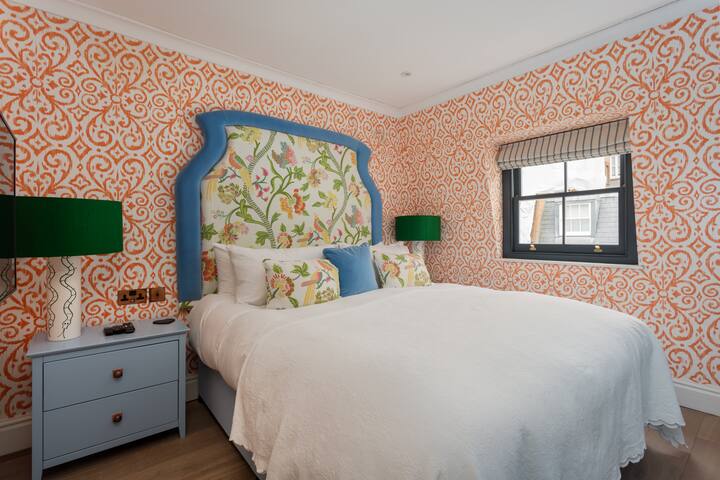 Rare Opportunity £4M Mews on Iconic Pavilion Road gallery image 3