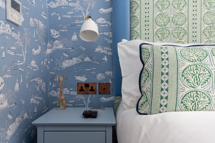 Rare Opportunity £4M Mews on Iconic Pavilion Road gallery image 4