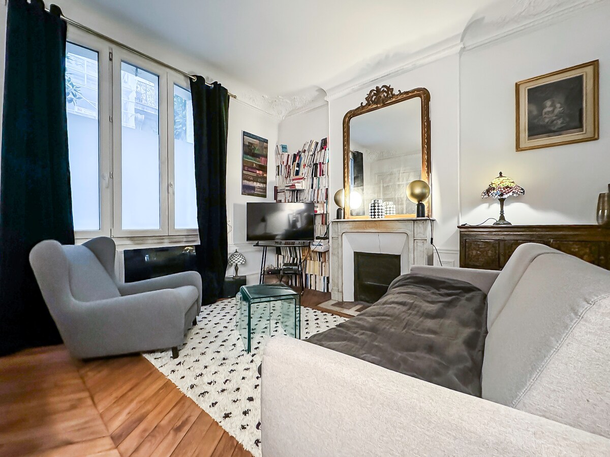 Top performing Airbnb: Montmartre 55 m² plus private quiet courtyard in Paris 18e Arrondissement