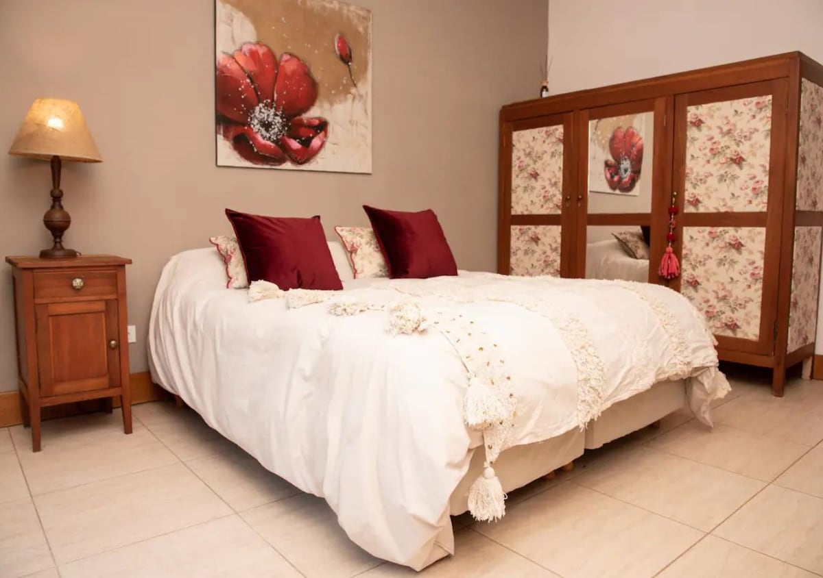 Zasebna spavaća soba prikladna za osobe smanjene pokretljivosti. prizemni pristup spavaćoj sobi, kupaonici, dnevnom boravku i kuhinji