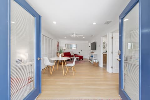 Top Airbnb: Cozy Bungalow Near Siesta Key & Downtown in Ridge Wood Heights