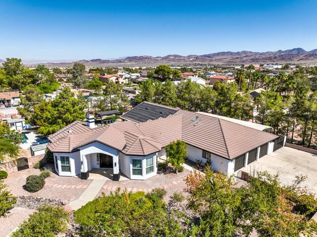 Las Vegas Mansion Heated Pool/Basketball/Picklebal gallery image 5