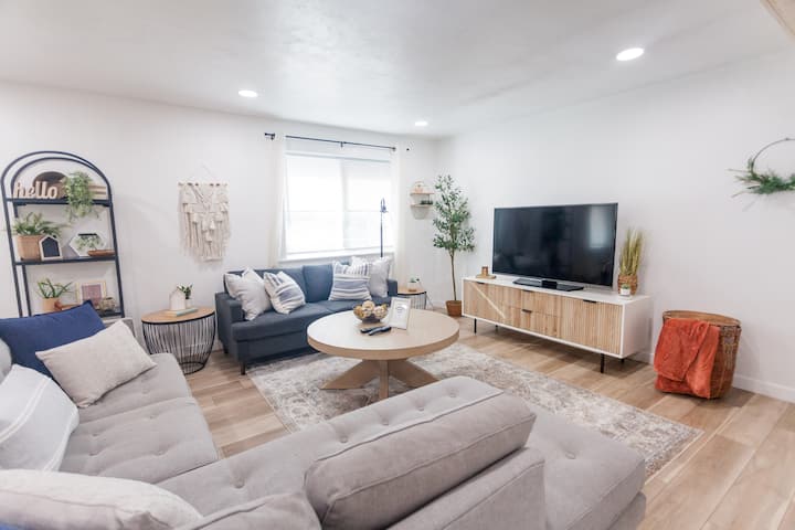 Modern Ranch Style 4 Bdrm Home - 유진