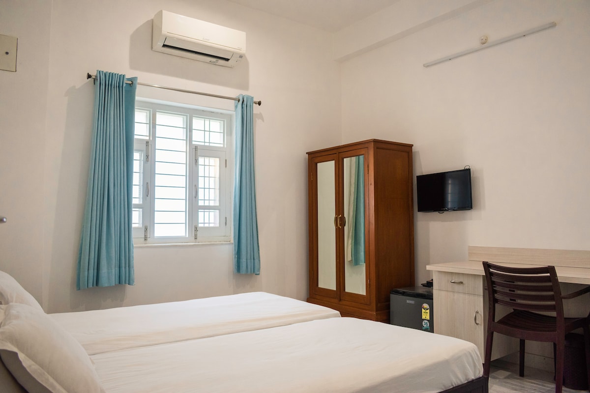 沒有附設衛浴的山景客房。