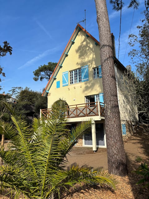 Seaside villa with hot tub