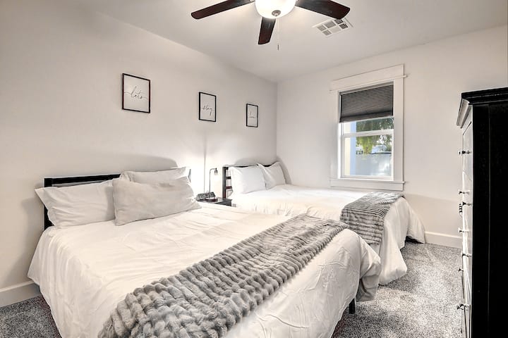 4. spavaća soba s 2 bračna kreveta - veliki TV.