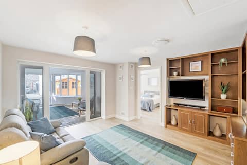 Popular Airbnb listing: Relaxing Cosy Quiet Secluded Cottage-beach walks in Weston Super Mare
