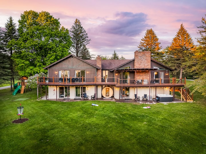 Sauna-Jacuzzi-Firepit-Pool-Beach-Arcades-Bellaire